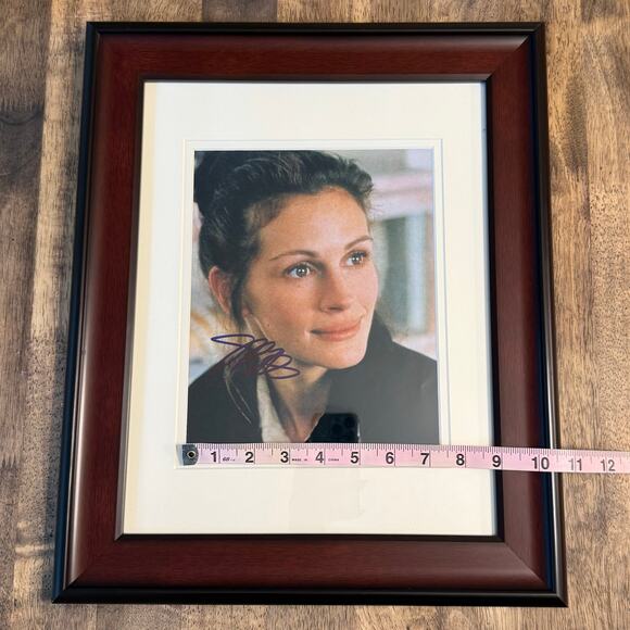 Julia Roberts Actor Autographed Framed Photo 14x17 Pretty Woman Erin Brockovich - Picture 7 of 7